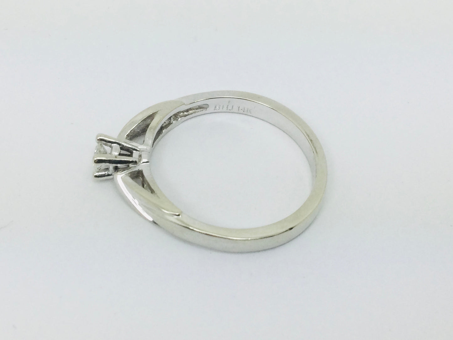 14k White Gold Round Cut 10pt Diamond Solitaire Ring