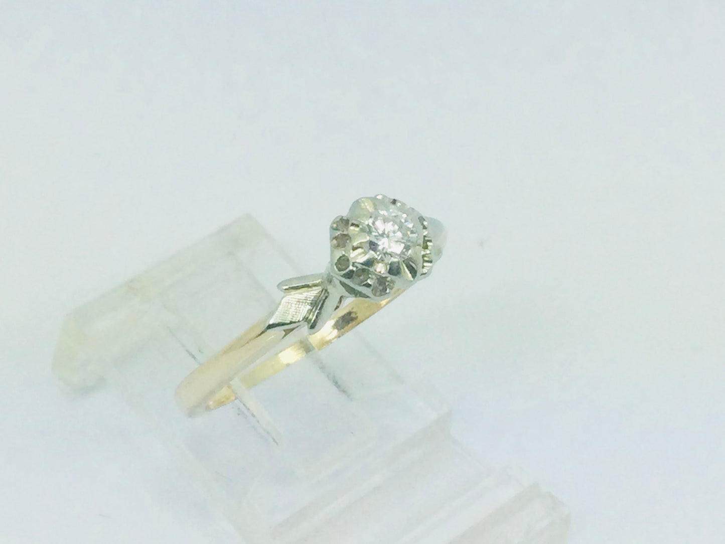 14k Yellow Gold Round Cut 15pt Diamond Solitaire Ring