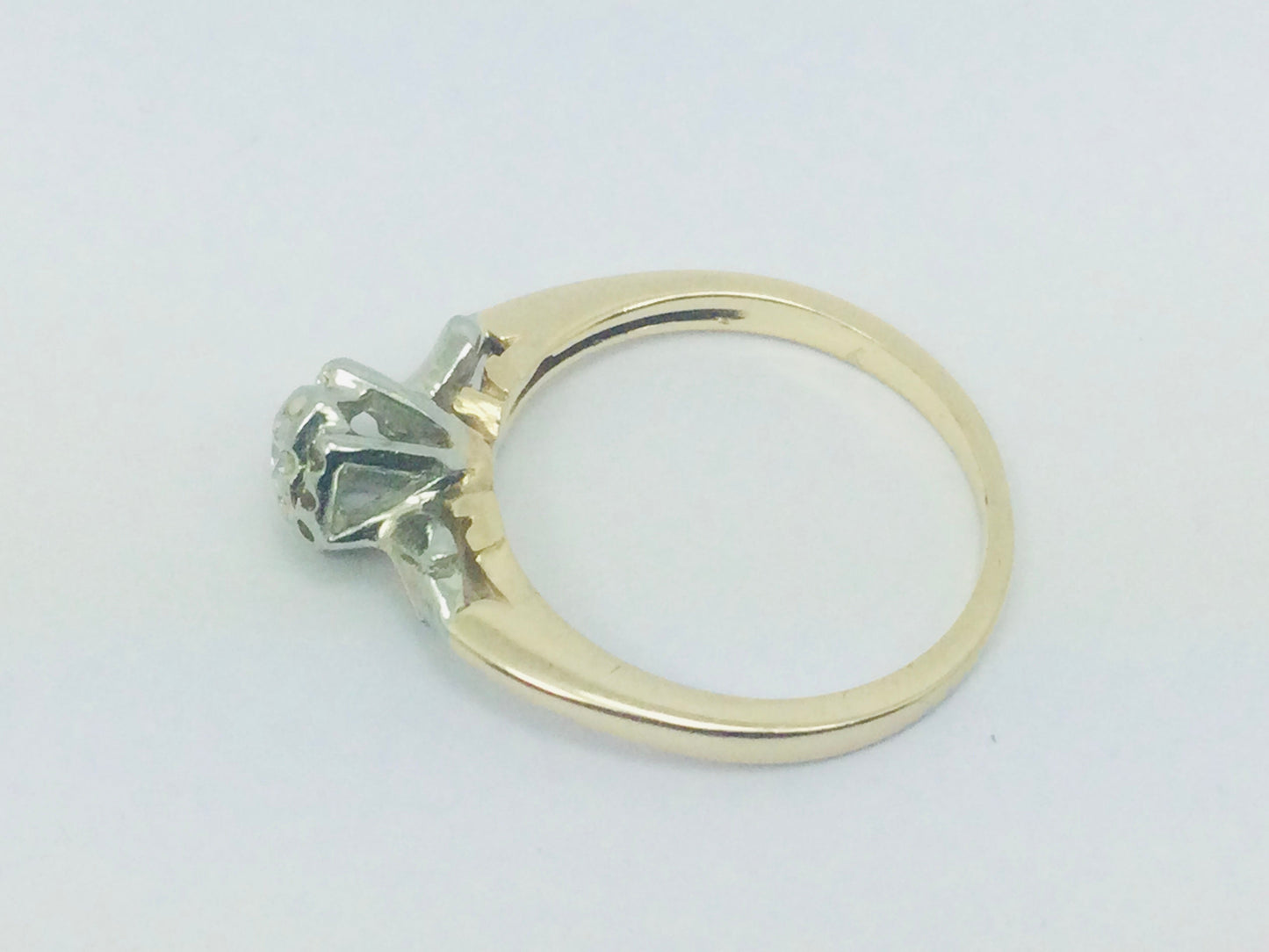 14k Yellow Gold Round Cut 15pt Diamond Solitaire Ring
