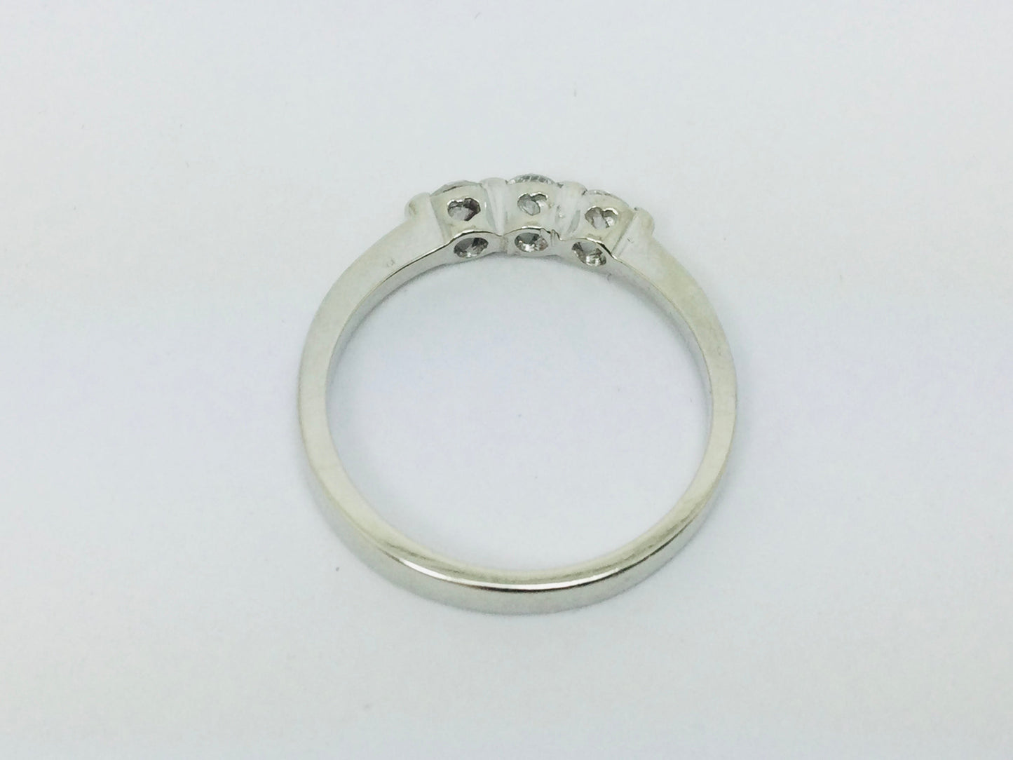 14k White Gold Round Cut 21pt Diamond Trinity Ring