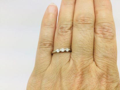 14k White Gold Round Cut 21pt Diamond Trinity Ring
