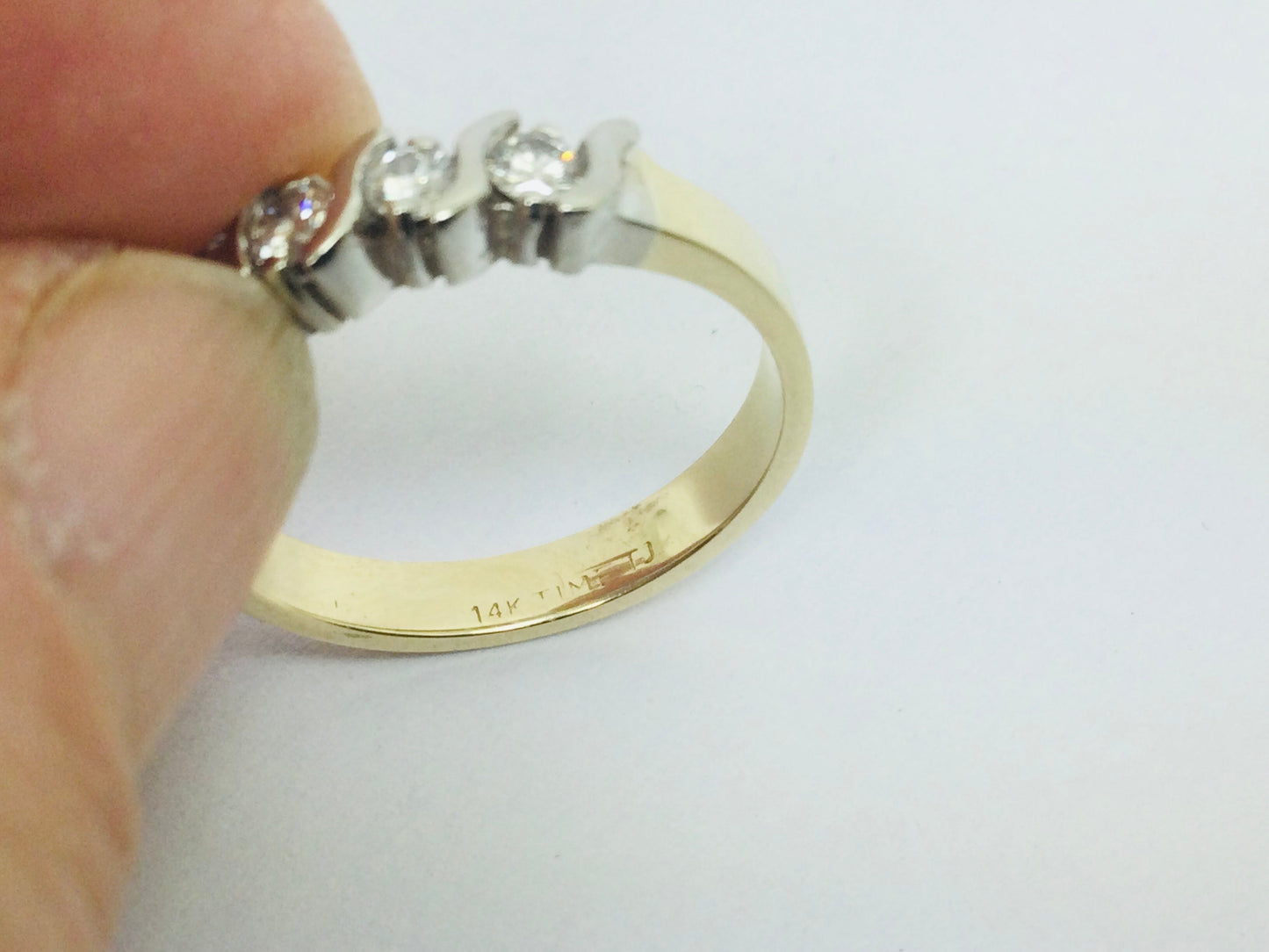 14k Yellow Gold Round Cut 35pt Diamond Row Set Band Ring