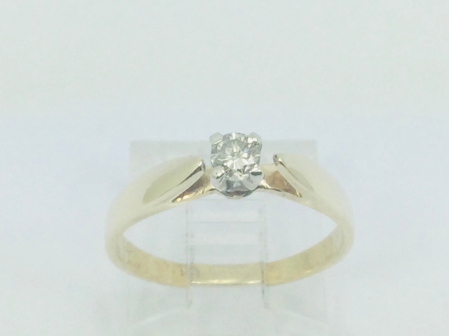 10k Yellow Gold Round Cut 0.14ct Diamond Solitaire Ring