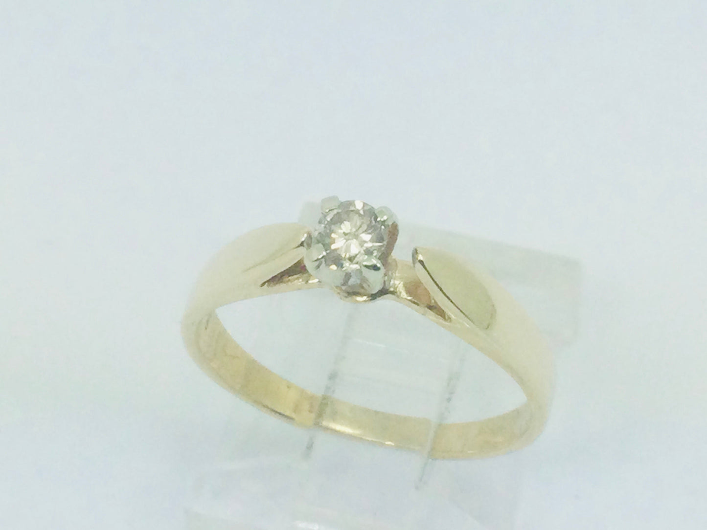 10k Yellow Gold Round Cut 0.14ct Diamond Solitaire Ring