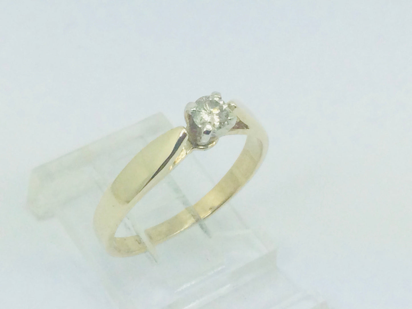 10k Yellow Gold Round Cut 0.14ct Diamond Solitaire Ring