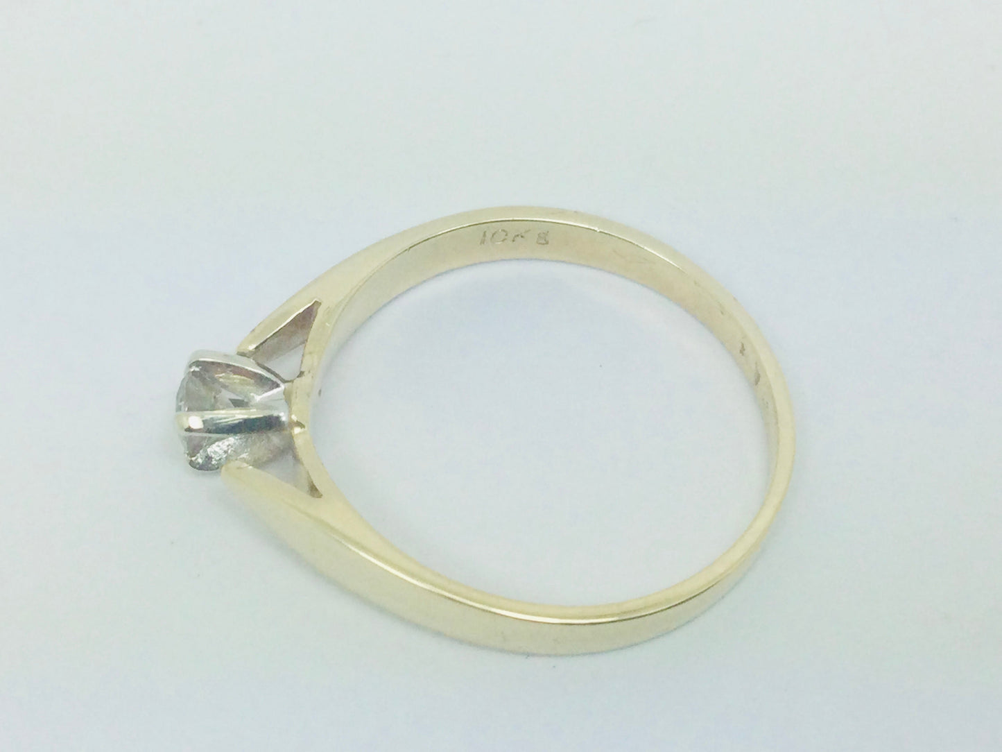10k Yellow Gold Round Cut 0.14ct Diamond Solitaire Ring