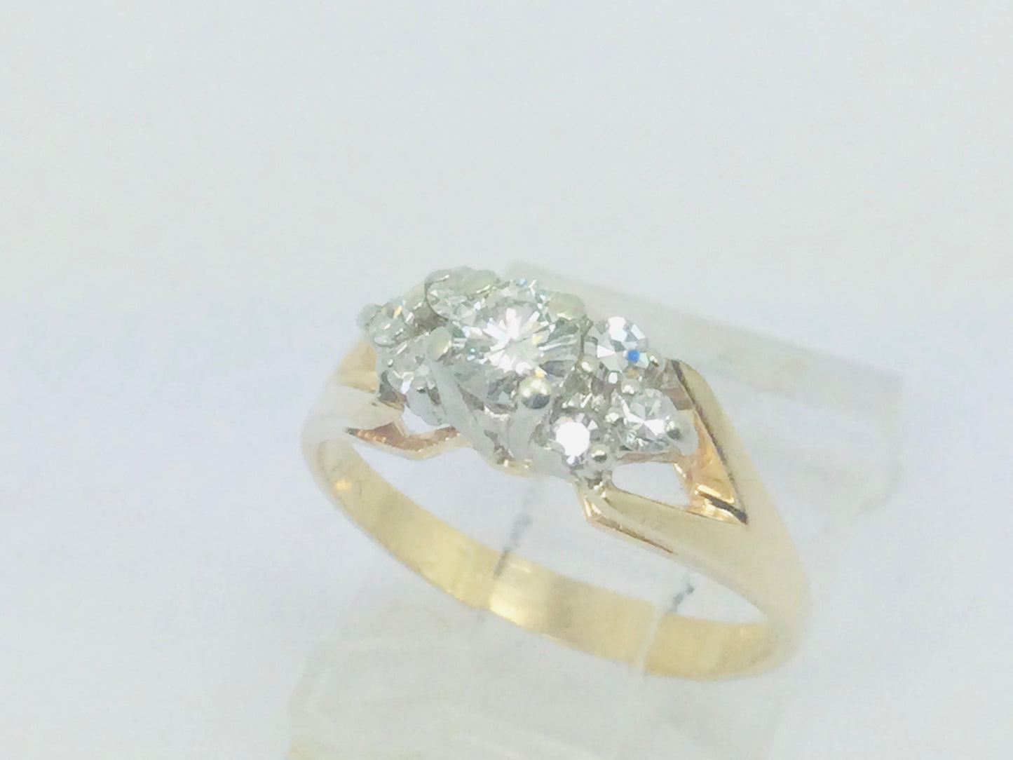 14k Yellow Gold Round Cut 0.40ct Diamond Ring
