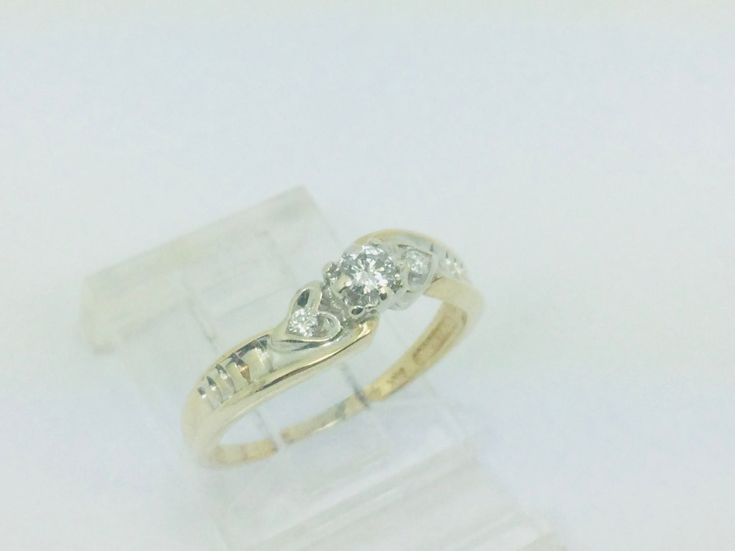 14k Yellow Gold Round Cut 10pt Diamond Heart Ring