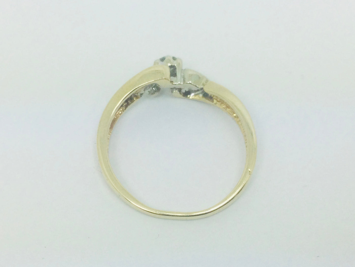 14k Yellow Gold Round Cut 10pt Diamond Heart Ring