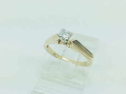10k Yellow Gold Brilliant Cut 8pt Solitaire Diamond Ring