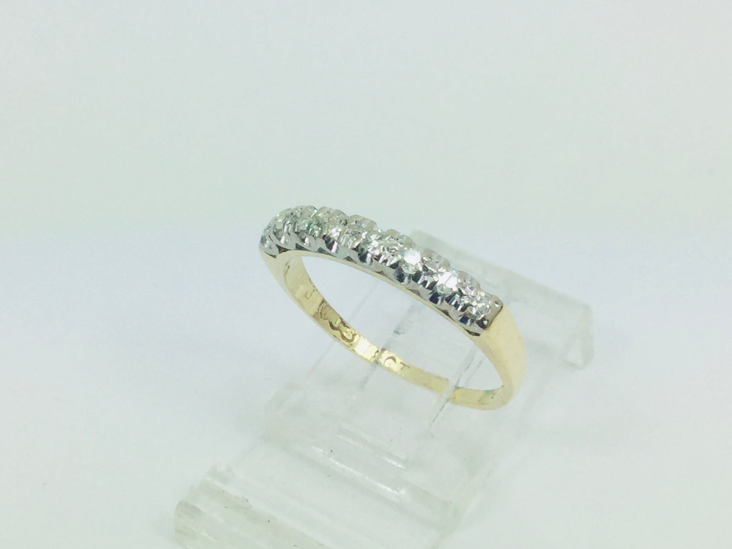 18k Yellow Gold Brilliant Cut 16pt Diamond Row Set Ring