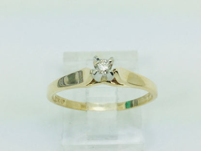 10k Yellow Gold Round Cut 0.06ct Solitaire Diamond Ring