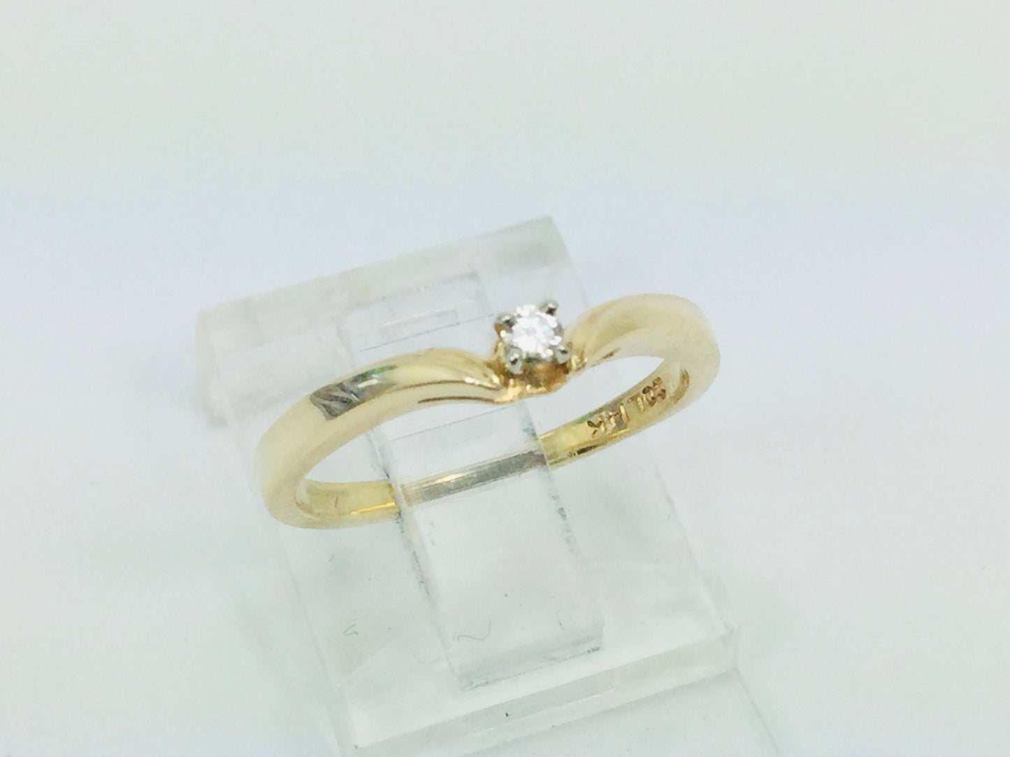 14k Yellow Gold Brilliant Cut 4pt Diamond Solitaire Ring