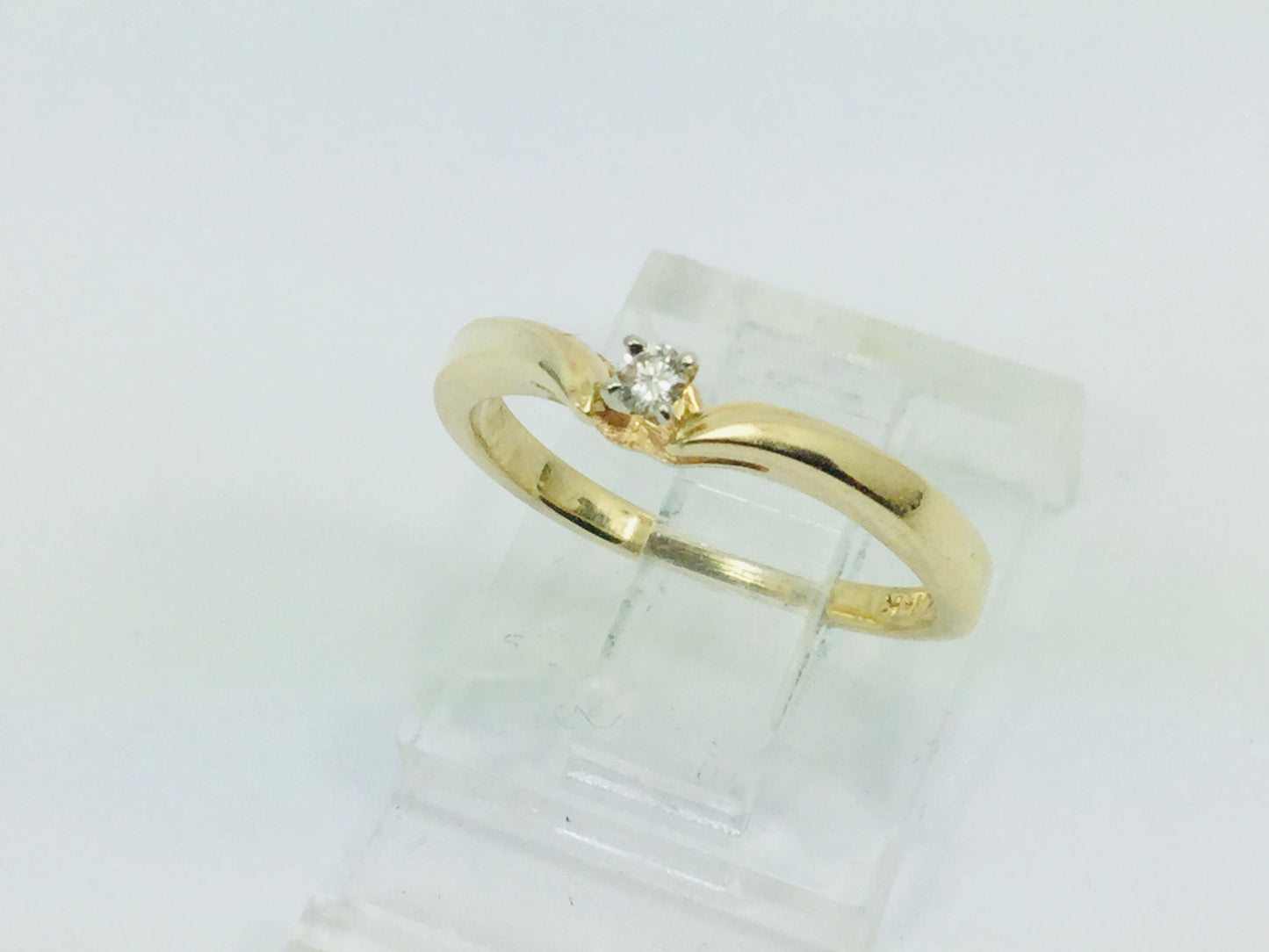 14k Yellow Gold Brilliant Cut 4pt Diamond Solitaire Ring