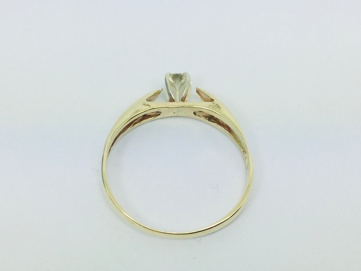 10k Yellow Gold Round Cut 15pt Solitaire Diamond Ring