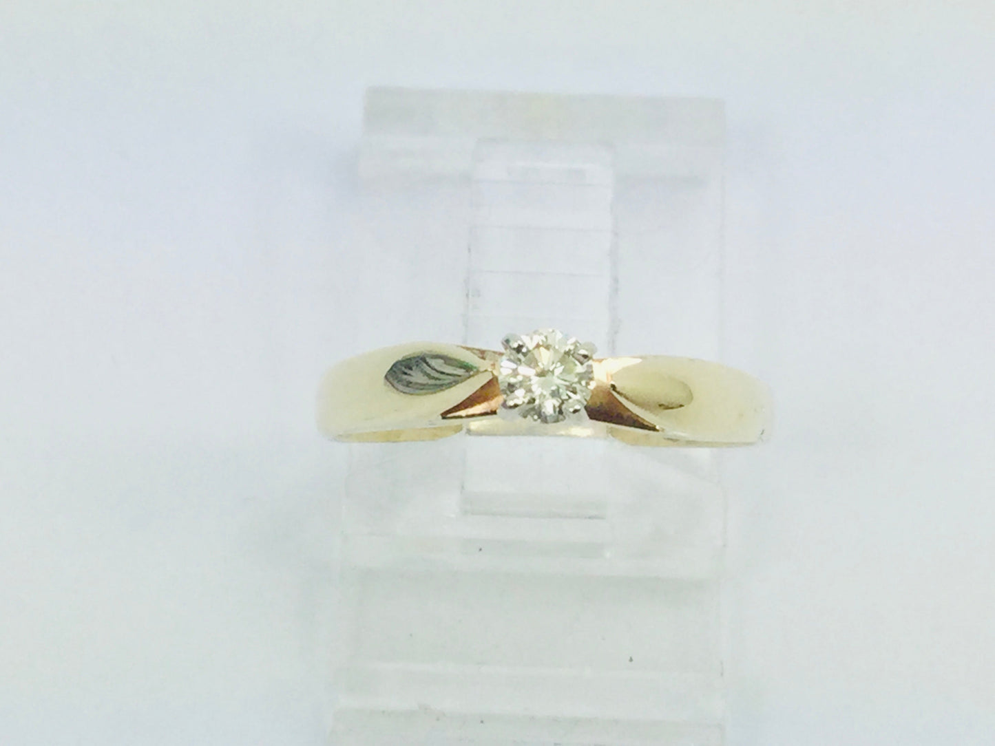 10k Yellow Gold Round Cut 15pt Solitaire Diamond Ring