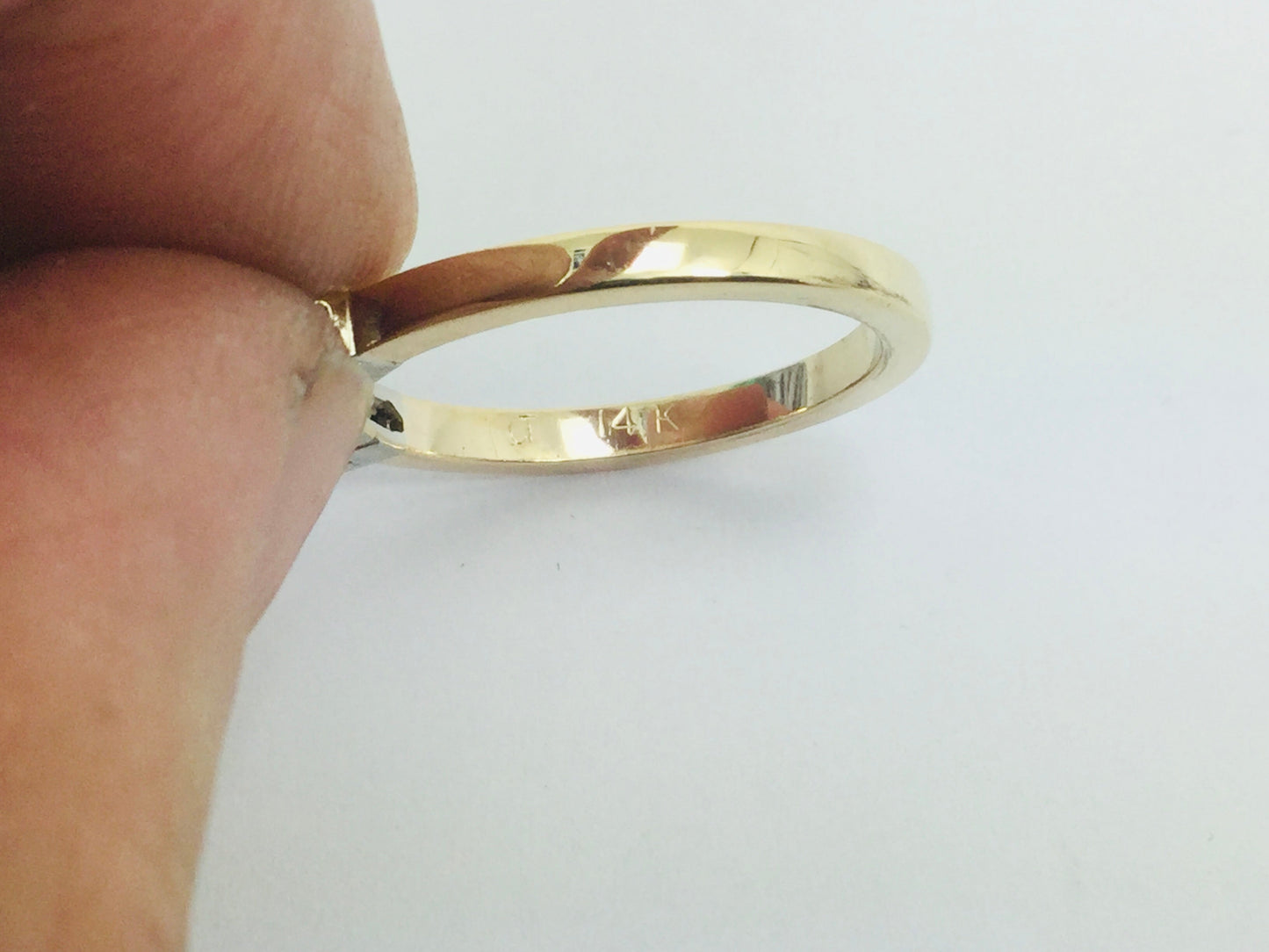 14k Yellow Gold Round Cut 0.20ct Row Set Diamond Ring