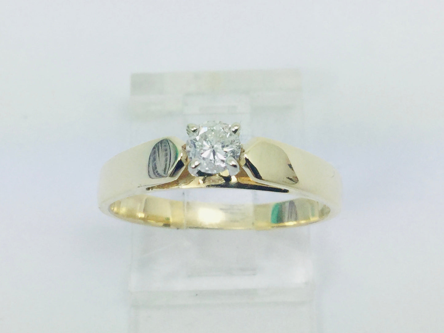14k Yellow Gold Round Cut 0.18ct Diamond Solitaire Ring
