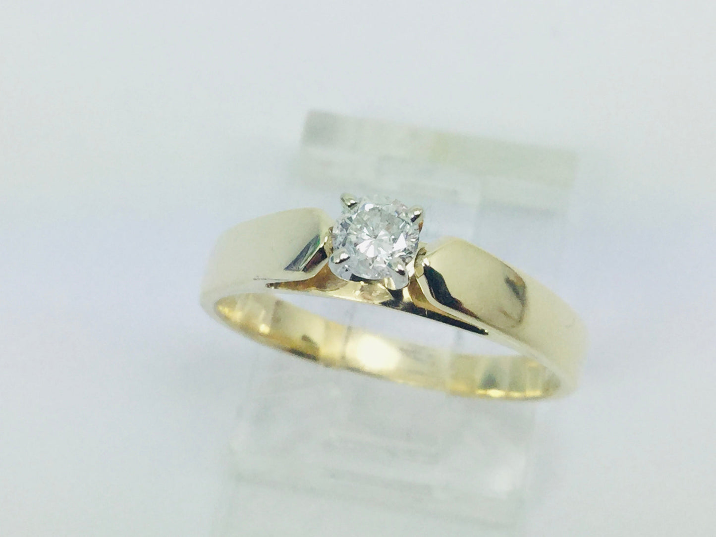 14k Yellow Gold Round Cut 0.18ct Diamond Solitaire Ring