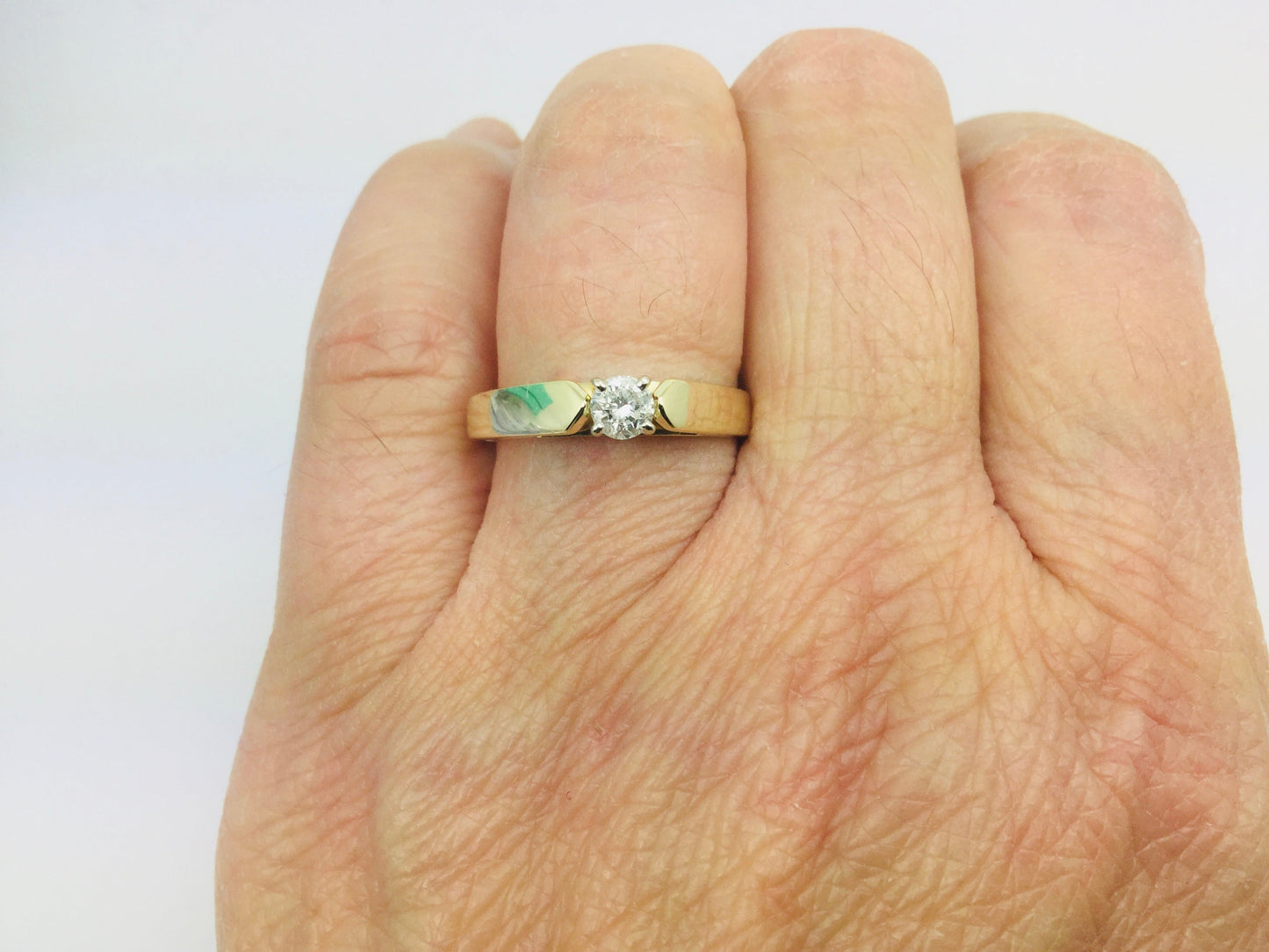 14k Yellow Gold Round Cut 0.18ct Diamond Solitaire Ring