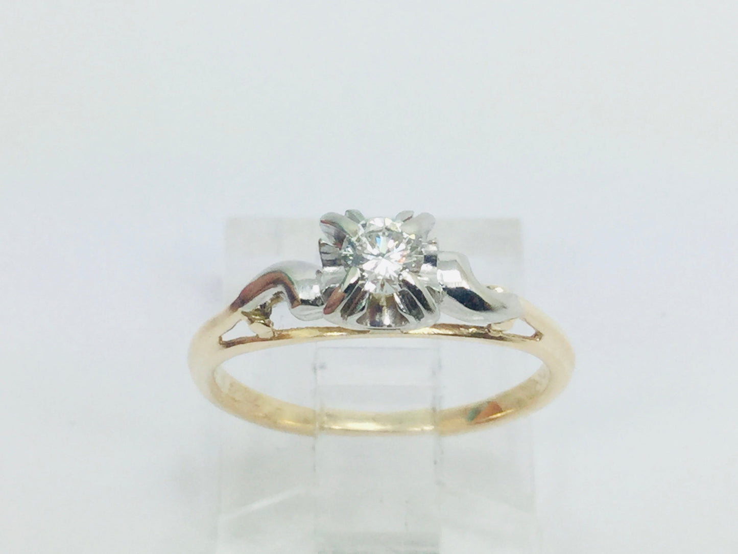 14k Yellow & White Gold Round Cut 0.15ct Diamond Solitaire Ring