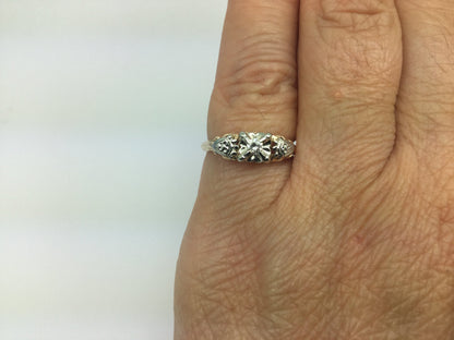 14k-18k Yellow & White Gold Round Cut 0.06ct Diamond Solitaire Ring