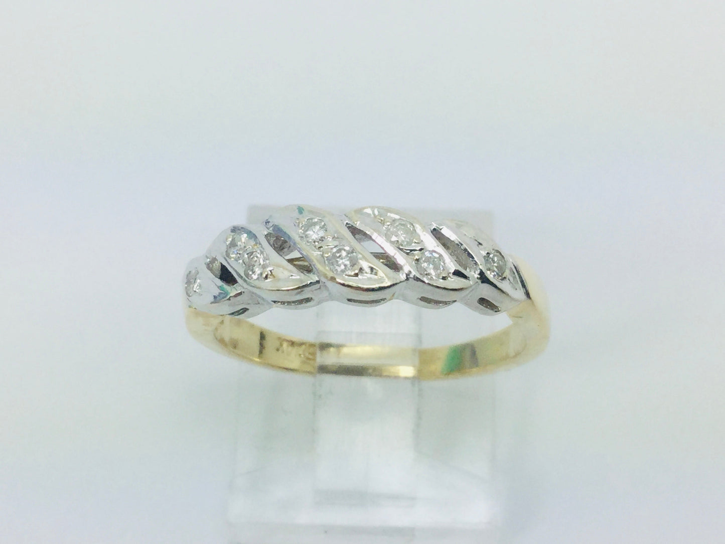 14k Yellow & White Gold Round Cut 12pt Diamond Ring
