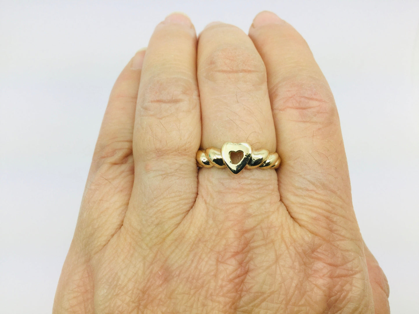 10k Yellow Gold Heart Love Twist Ring