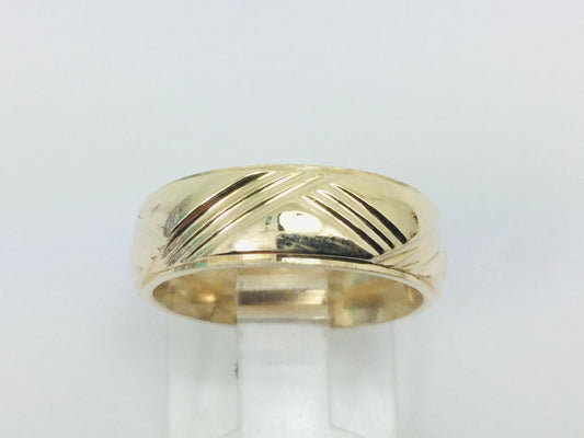 10k Yellow Gold Geometric Lines Pattern Band Ring