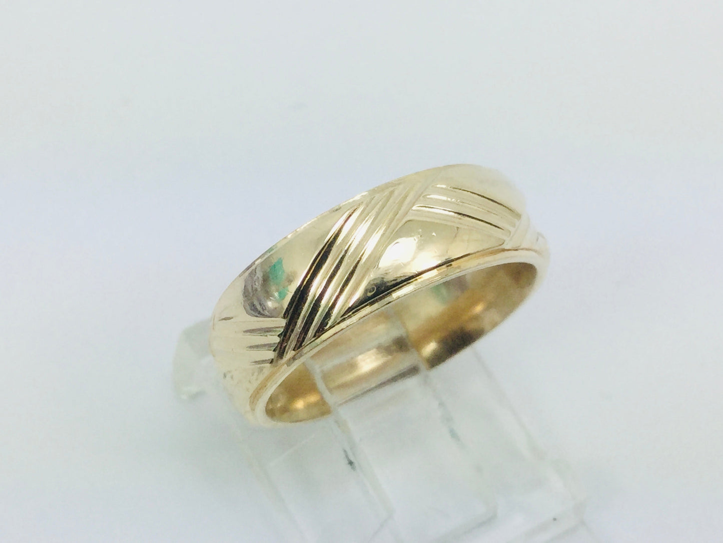 10k Yellow Gold Geometric Lines Pattern Band Ring
