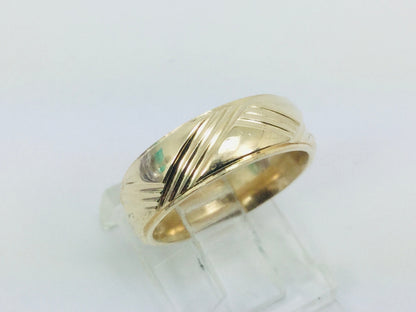 10k Yellow Gold Geometric Lines Pattern Band Ring