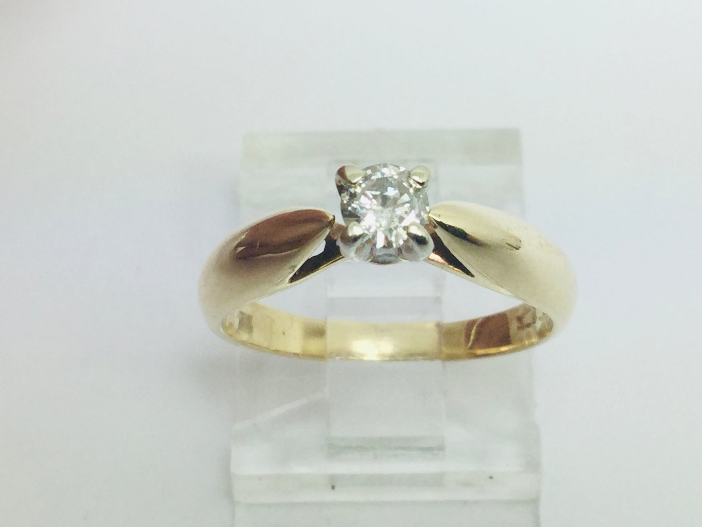 10k Yellow Gold Round Cut 0.18ct Diamond Solitaire Ring