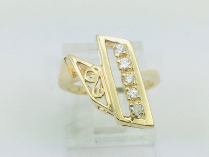 14k Yellow Gold Round Cut 15pt Diamond Row Set Abstract Ring