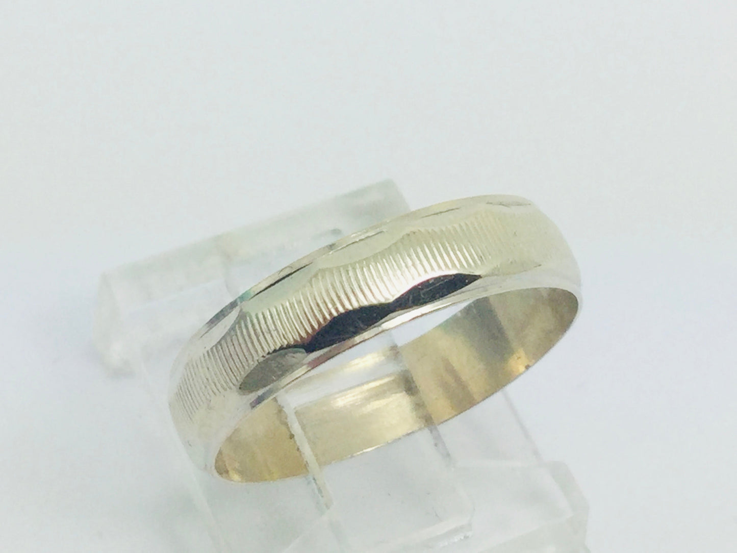 18k White Gold Pattern Band Ring