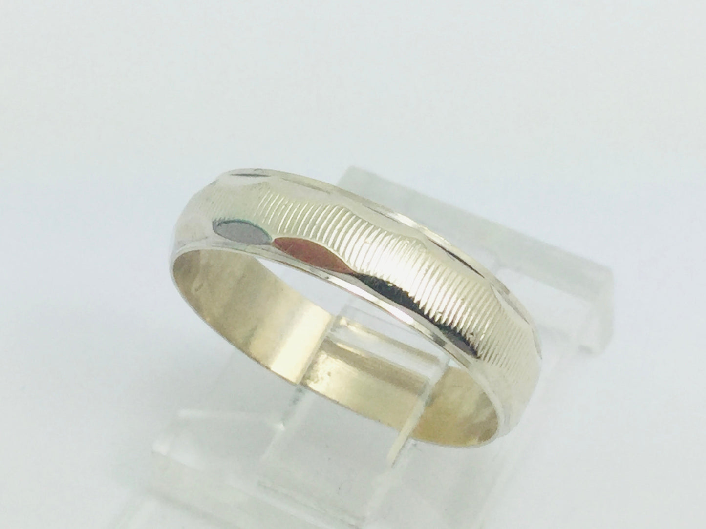 18k White Gold Pattern Band Ring