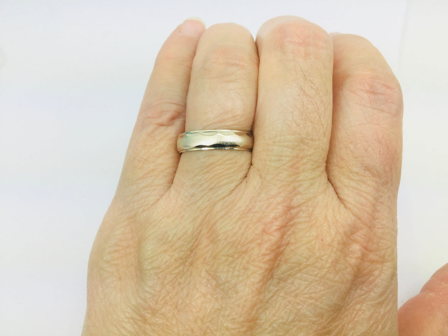 18k White Gold Pattern Band Ring