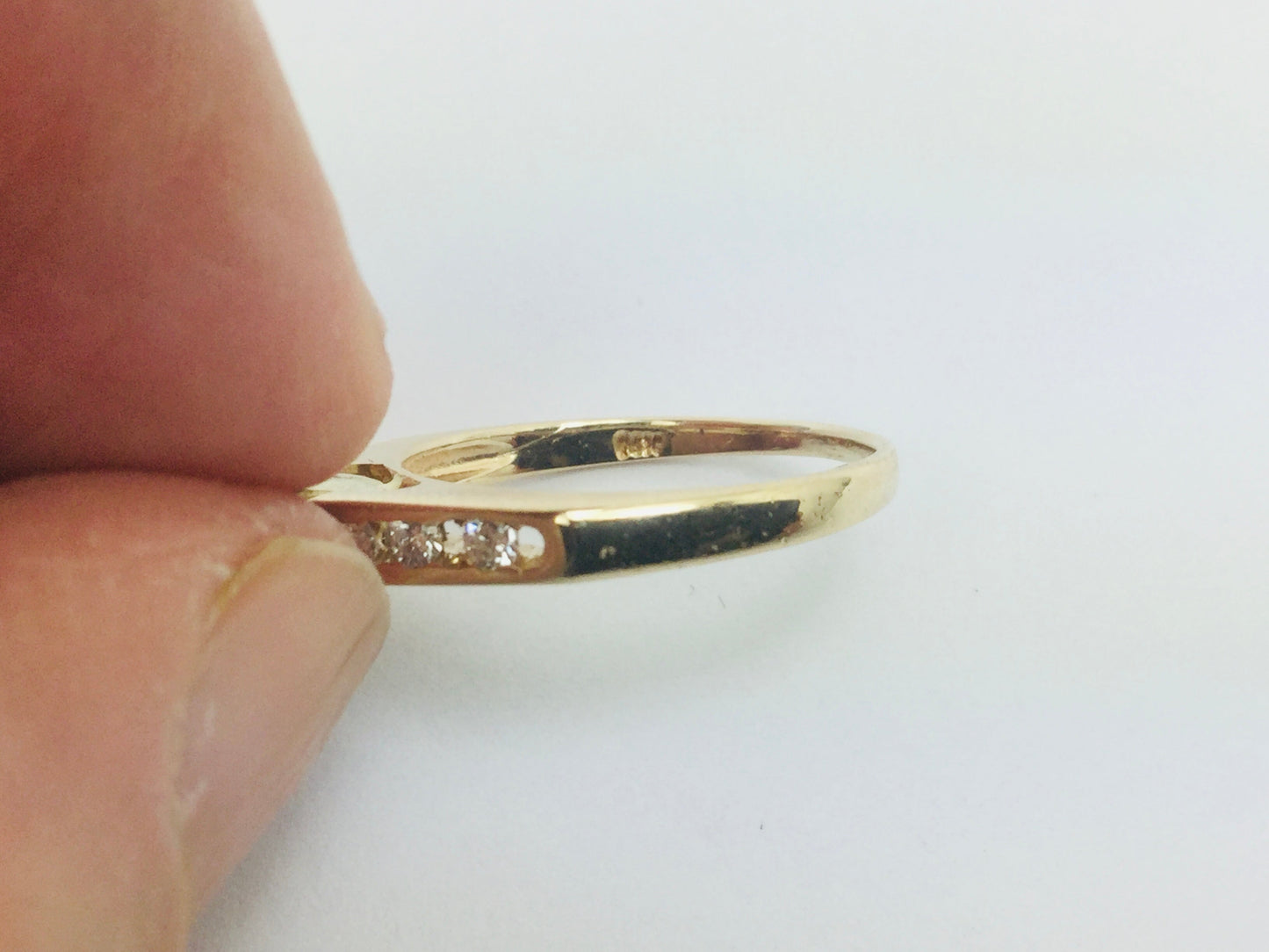 14k Yellow Gold Round Cut 30pt Diamond Solitaire with Accents Ring