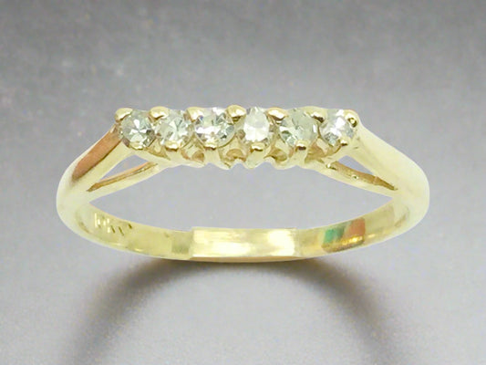 10k Yellow Gold Round Cut 0.20ct Row Set Diamond Ring