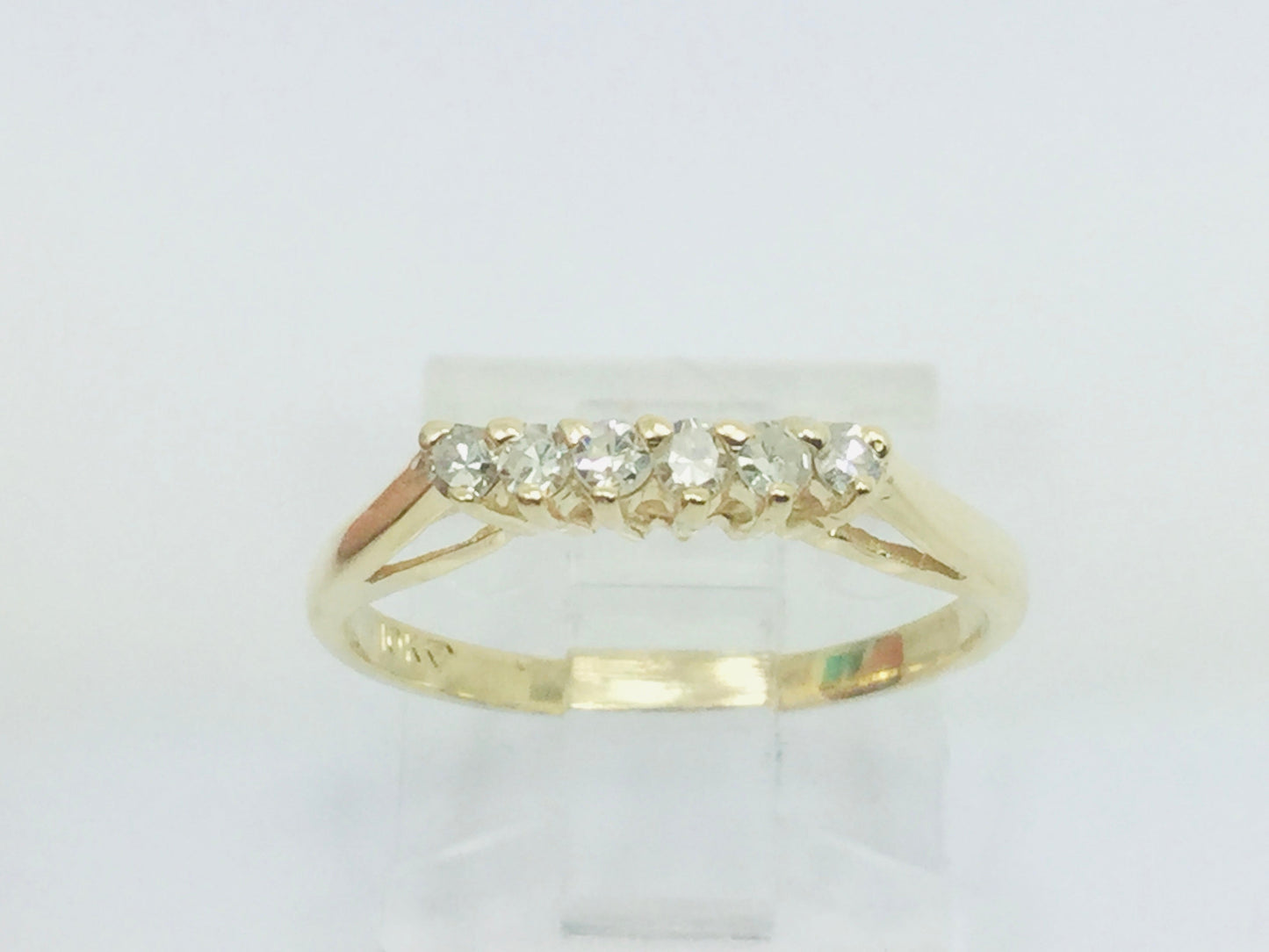 10k Yellow Gold Round Cut 0.20ct Row Set Diamond Ring