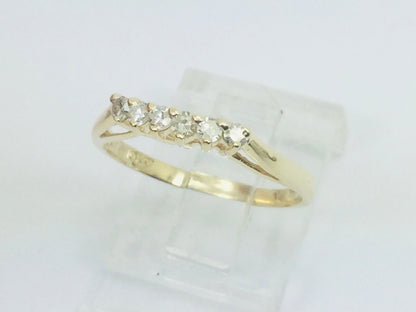 10k Yellow Gold Round Cut 0.20ct Row Set Diamond Ring
