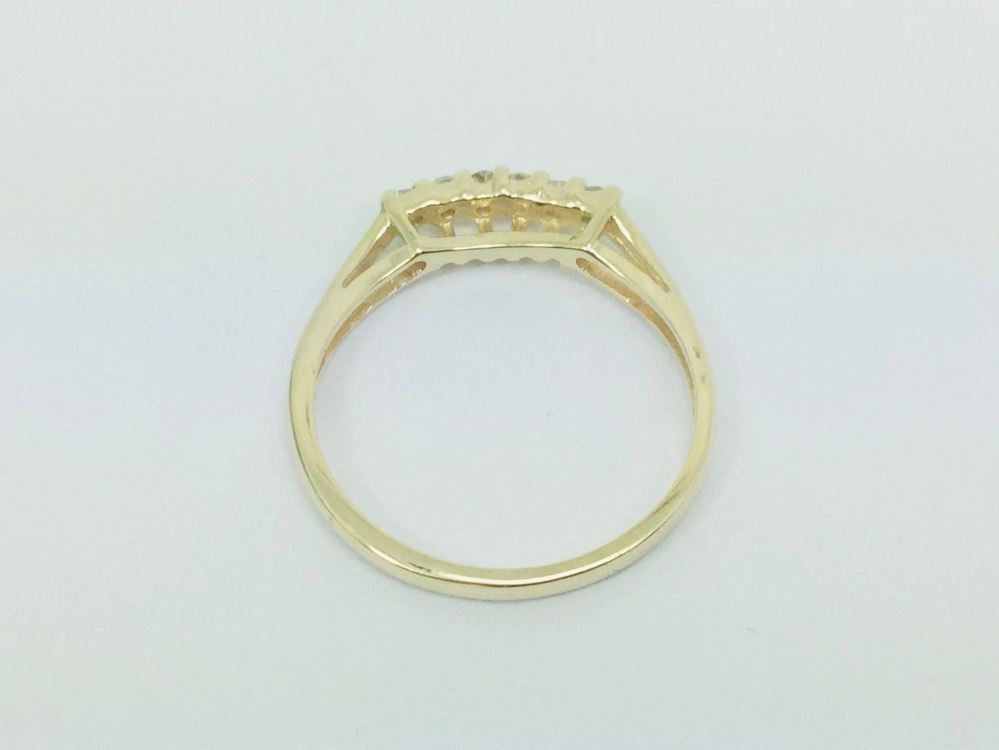 10k Yellow Gold Round Cut 0.20ct Row Set Diamond Ring