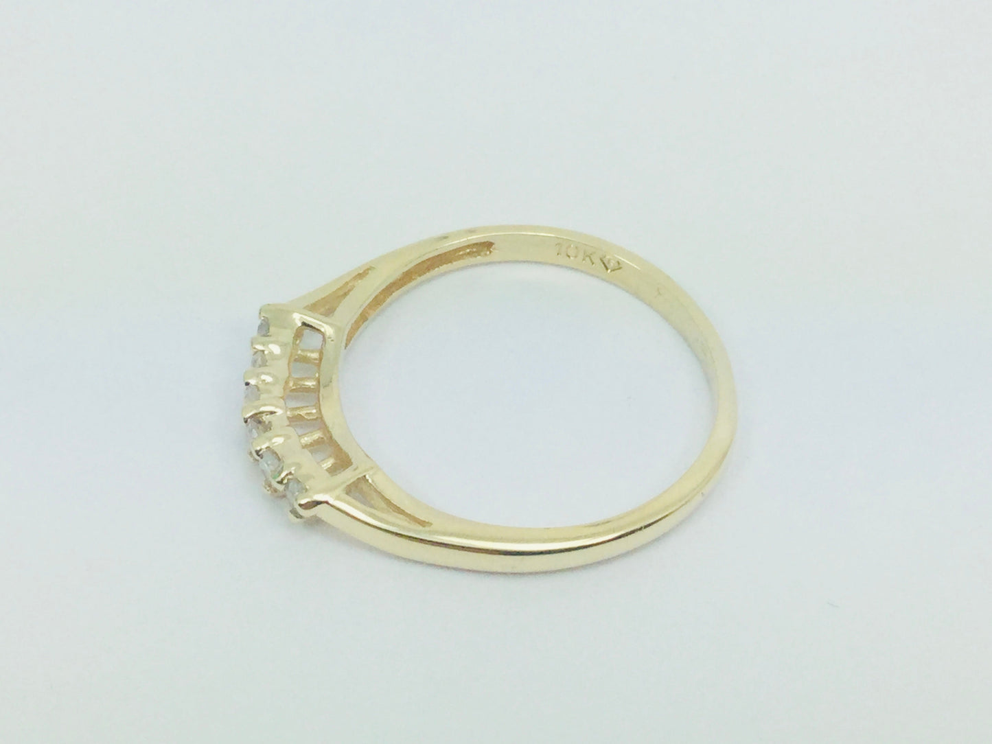 10k Yellow Gold Round Cut 0.20ct Row Set Diamond Ring
