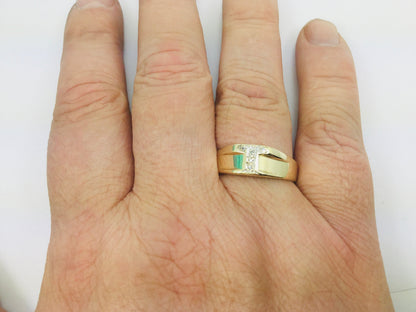 10k Yellow Gold Round Cut 5pt Diamond Letter 'T' Initial Ring