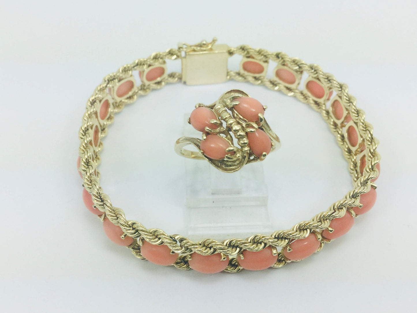 10k Yellow Gold Pear Cut Cabochon Coral Ring