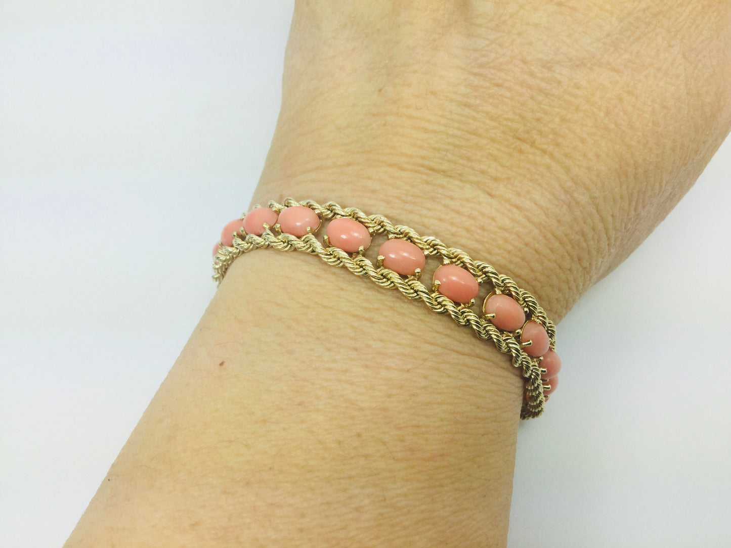 14k Yellow Gold Oval Cut Cabochon Coral Bracelet