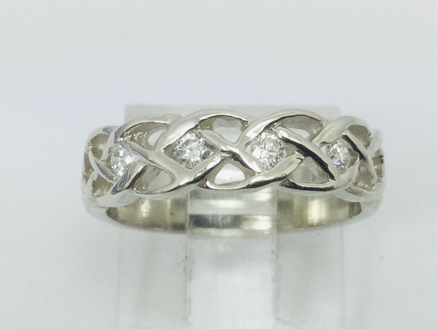 14k White Gold Round Cut 14pt Diamond Celtic Design Band Ring