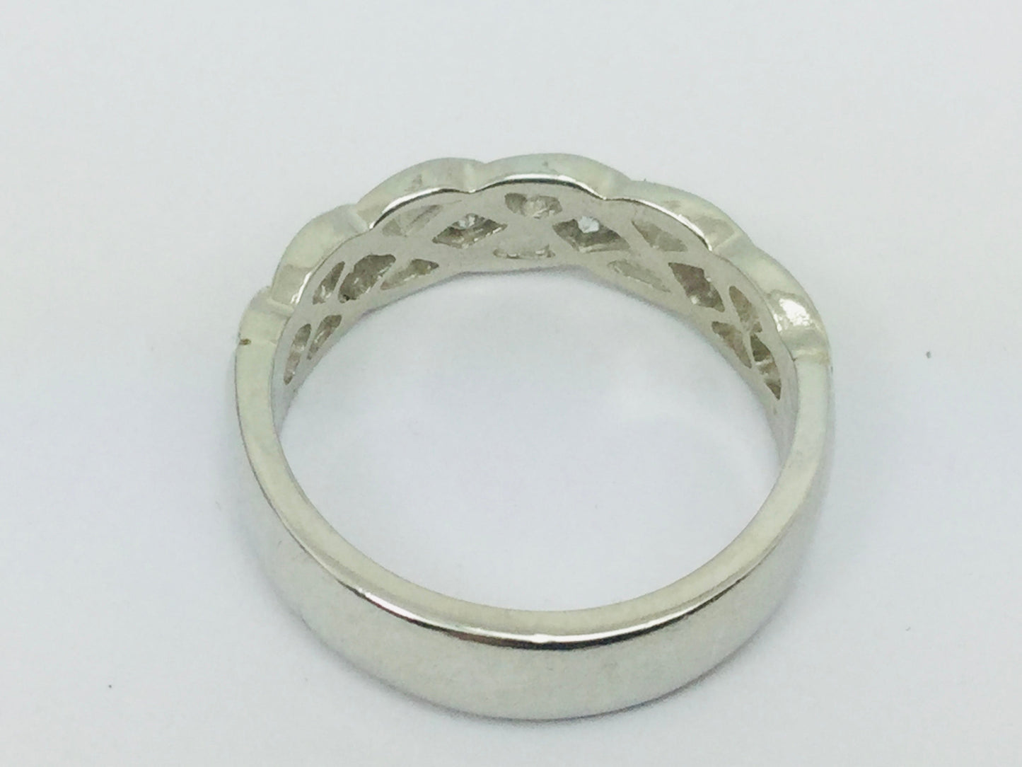 14k White Gold Round Cut 14pt Diamond Celtic Design Band Ring