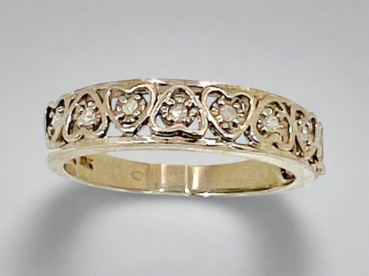 10k White Gold Round Cut 0.08ct Diamond Heart Band Ring