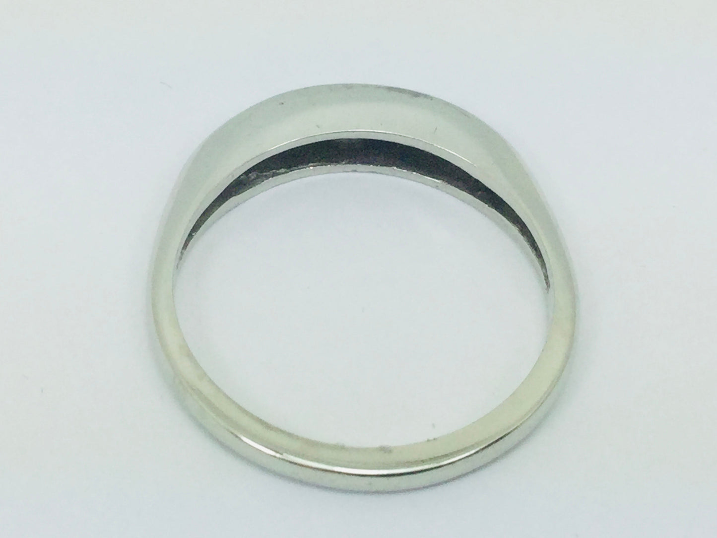 18k White Gold Round Cut 0.05ct Diamond Trinity Ring