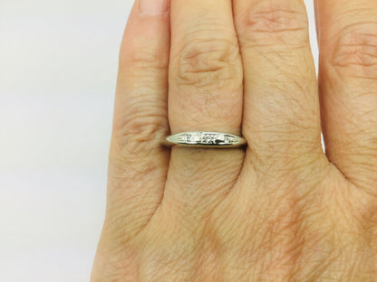 18k White Gold Round Cut 0.05ct Diamond Trinity Ring